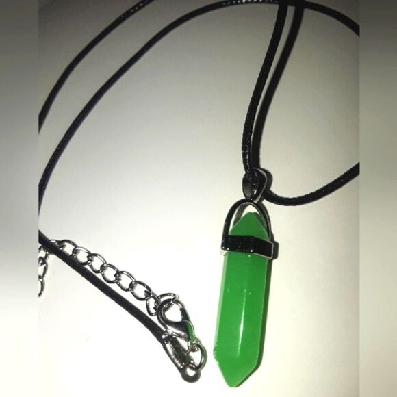 Hand crafted green glow in the dark pendant - Picture 3 of 7